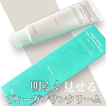 
▹▹HYGGEE COSMETIC
▹フレッシュヴィーガントーンアップサンクリーム

塗ってると肌トーンが少し明るく見える
日焼け止め😌🩷

写真3枚目塗った塗ってないあるんやけど
上の方見るとわかり