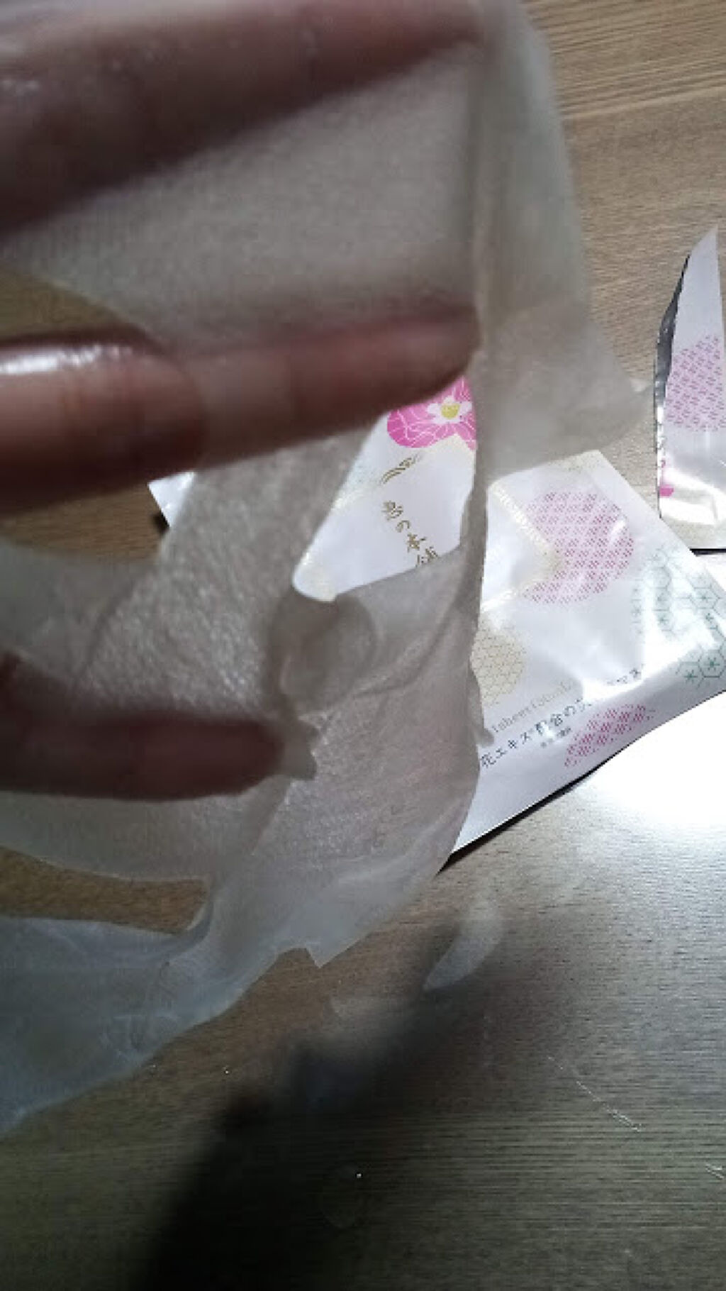 プレミアムうるおいエッセンスマスク(ハス)/恵の本舗/シートマスク・パックを使ったクチコミ（3枚目）