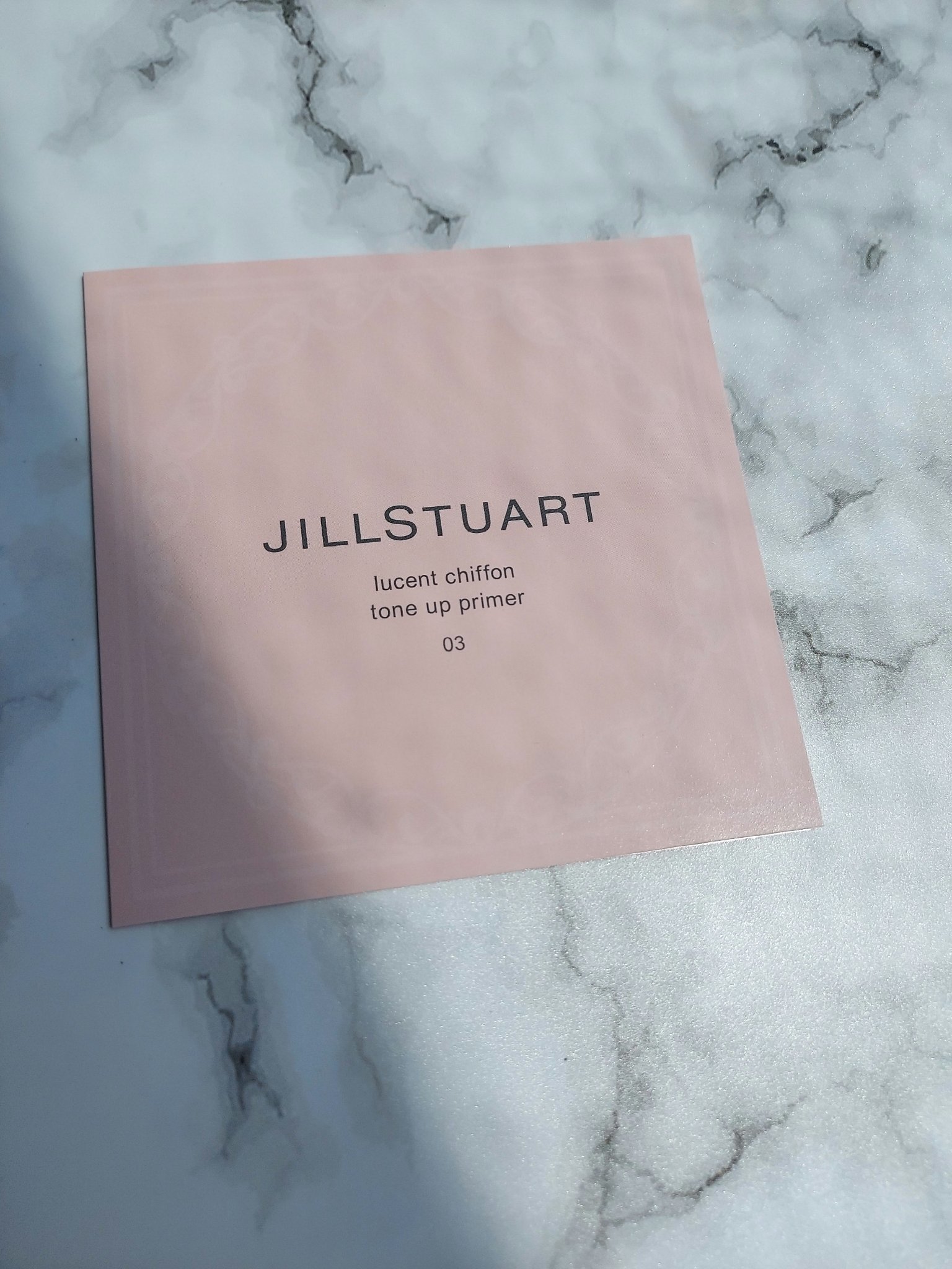 ジルスチュアート　ルーセントシフォン　トーンアップ プライマー/JILL STUART/化粧下地を使ったクチコミ（1枚目）