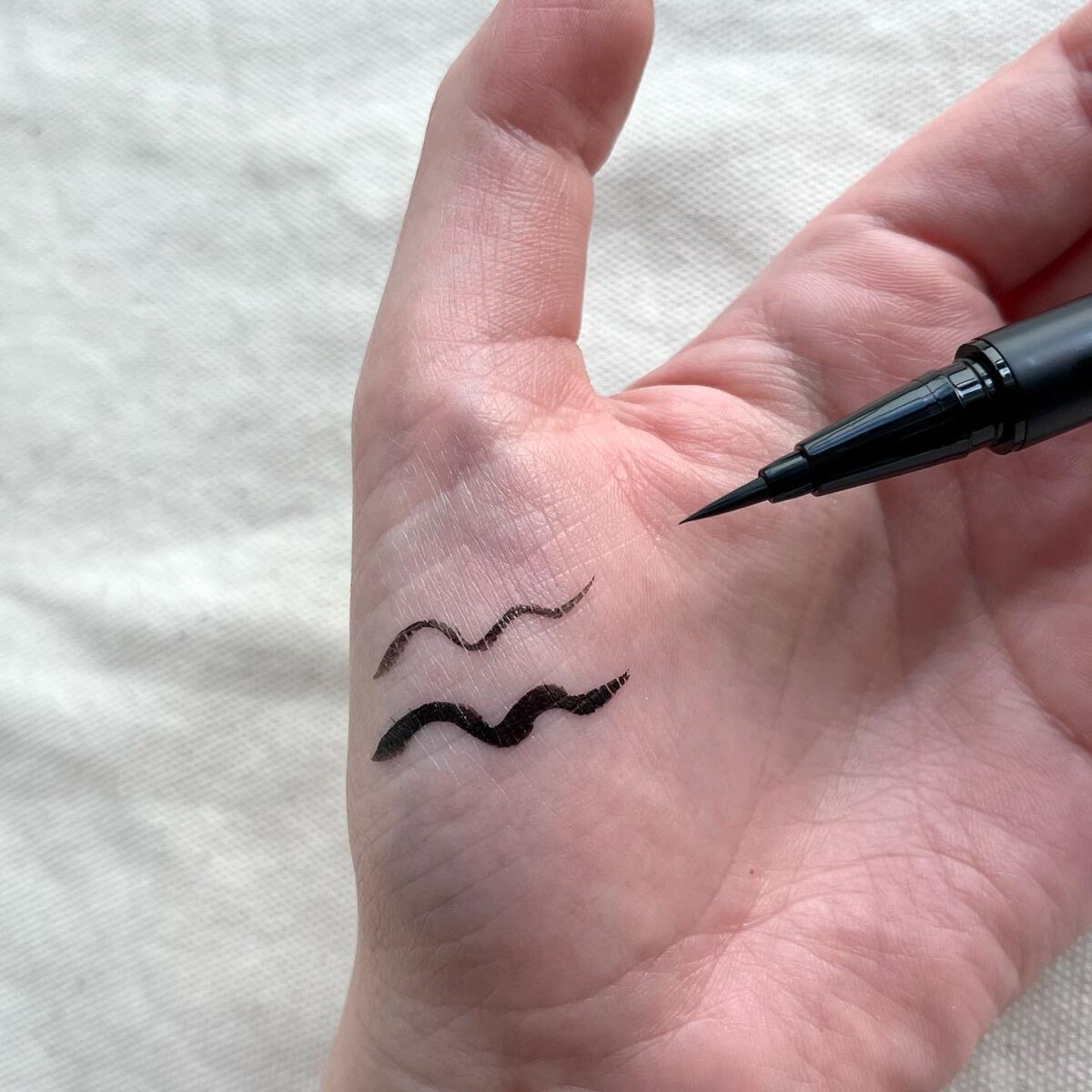 スキルレスライナー/LUMIURGLAS/リキッドアイライナーを使ったクチコミ（2枚目）