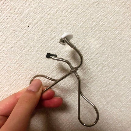 shu uemura シュウウエムラ S カーラーのクチコミ「うーん。使いづらい…
普通の方がめっちゃ気に入ってるので買いましたが、同じ要領では使えず…
.....」(1枚目)