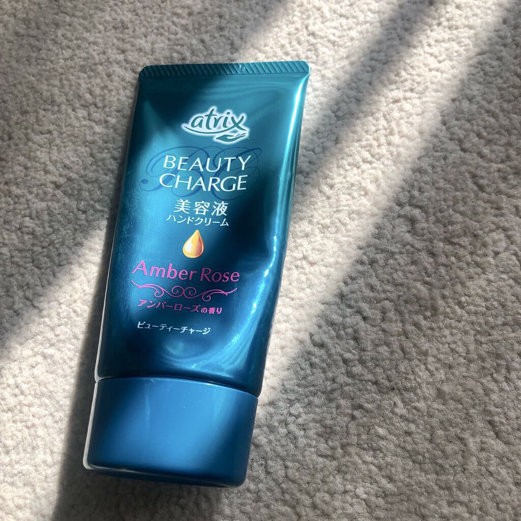 アトリックス　ビューティーチャージ　ローズ＆ベリーの香り

自分に合うハンドクリームをイマイチ見つけられずにいましたが大好きなハンドクリームができました✨
とっても有名なハンドクリームですが紹介します🙂

こっくりしたクリームですが塗った