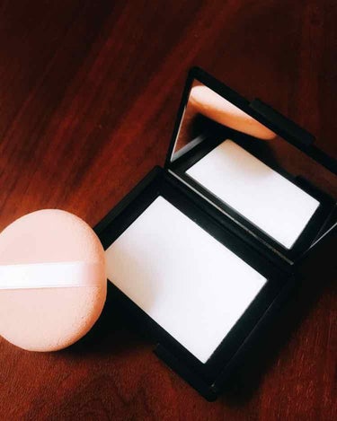 ライトリフレクティングセッティングパウダー　プレスト　N/NARS/プレストパウダーを使ったクチコミ（1枚目）