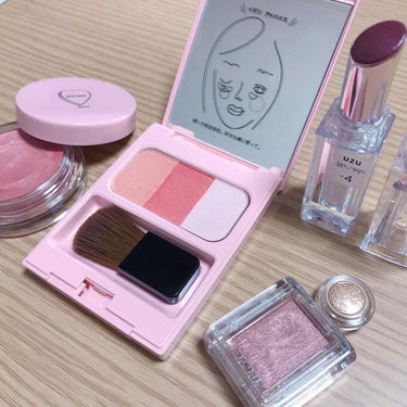 11/2 ナチュラルピンクメイク💄

使用したのは、、

①フーミークリーミー
アイシャドウ  flesh pink
②フーミーブレンド
チークカラー popy red
③マジョリカマジョルカ
シャドー