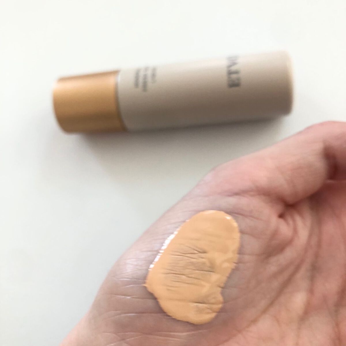 ミネラルフレッシュスキンリキッド/エトヴォス/リキッドファンデーションを使ったクチコミ（1枚目）