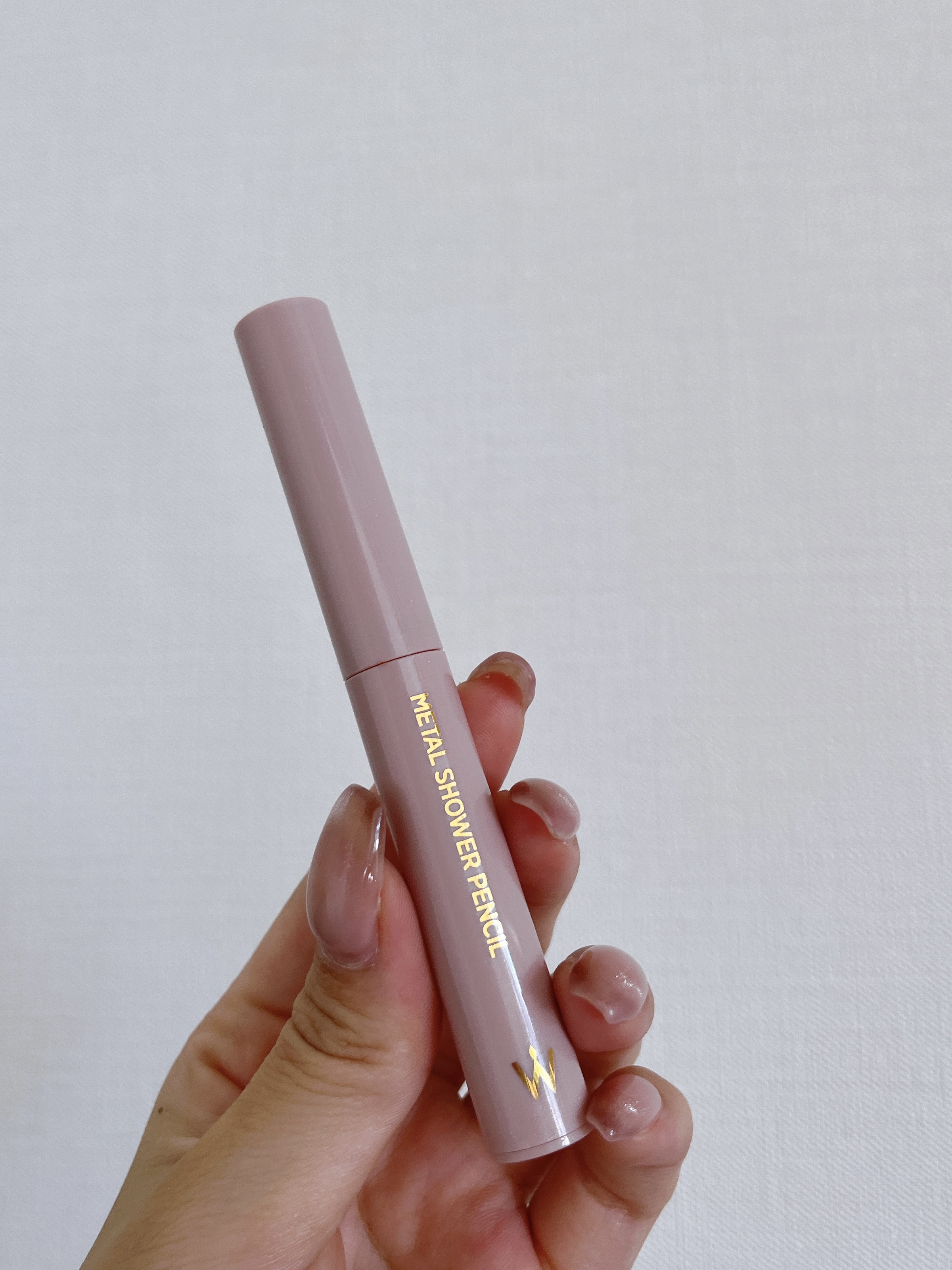 ウォンジョンヨ　メタルシャワーペンシル 03ブロンズベージュ/Wonjungyo/スティックアイシャドウを使ったクチコミ（2枚目）