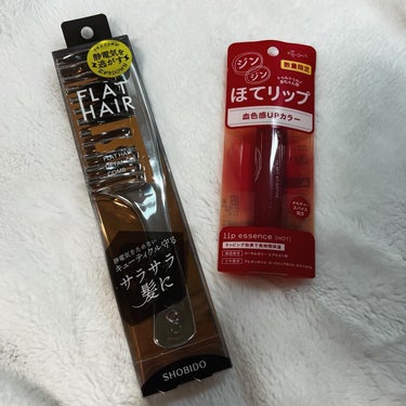 #コスメ購入品 
話題のこやつら

✔️#粧美堂 #フラットヘアデタングルコーム 
頂き物のコームがお気に入りすぎて
話題のジェネリックver.を自宅用に購入。

ここ#ヒートカーラー もよかったのよね