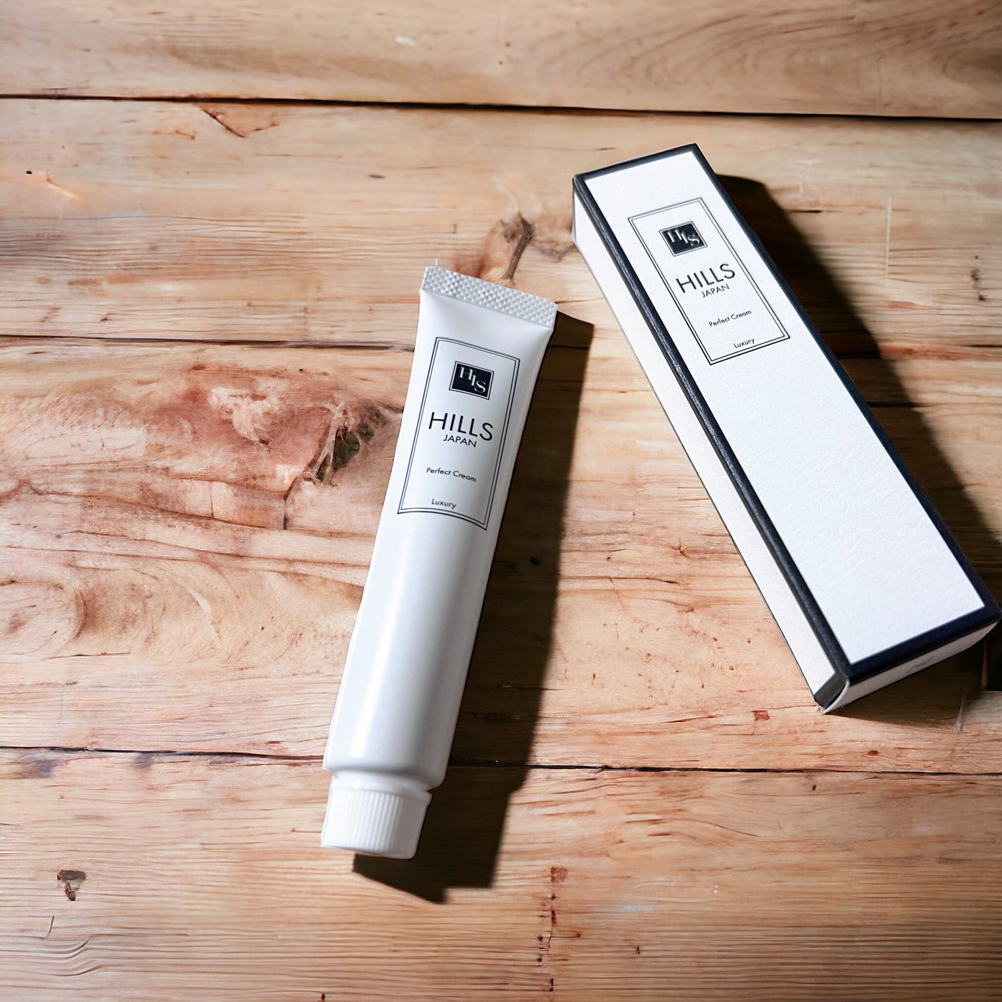 あやこ @フォロバ100 on LIPS 「HILLSハンドネイルクリーム手は年齢が現れやすいから、顔..」(3枚目)