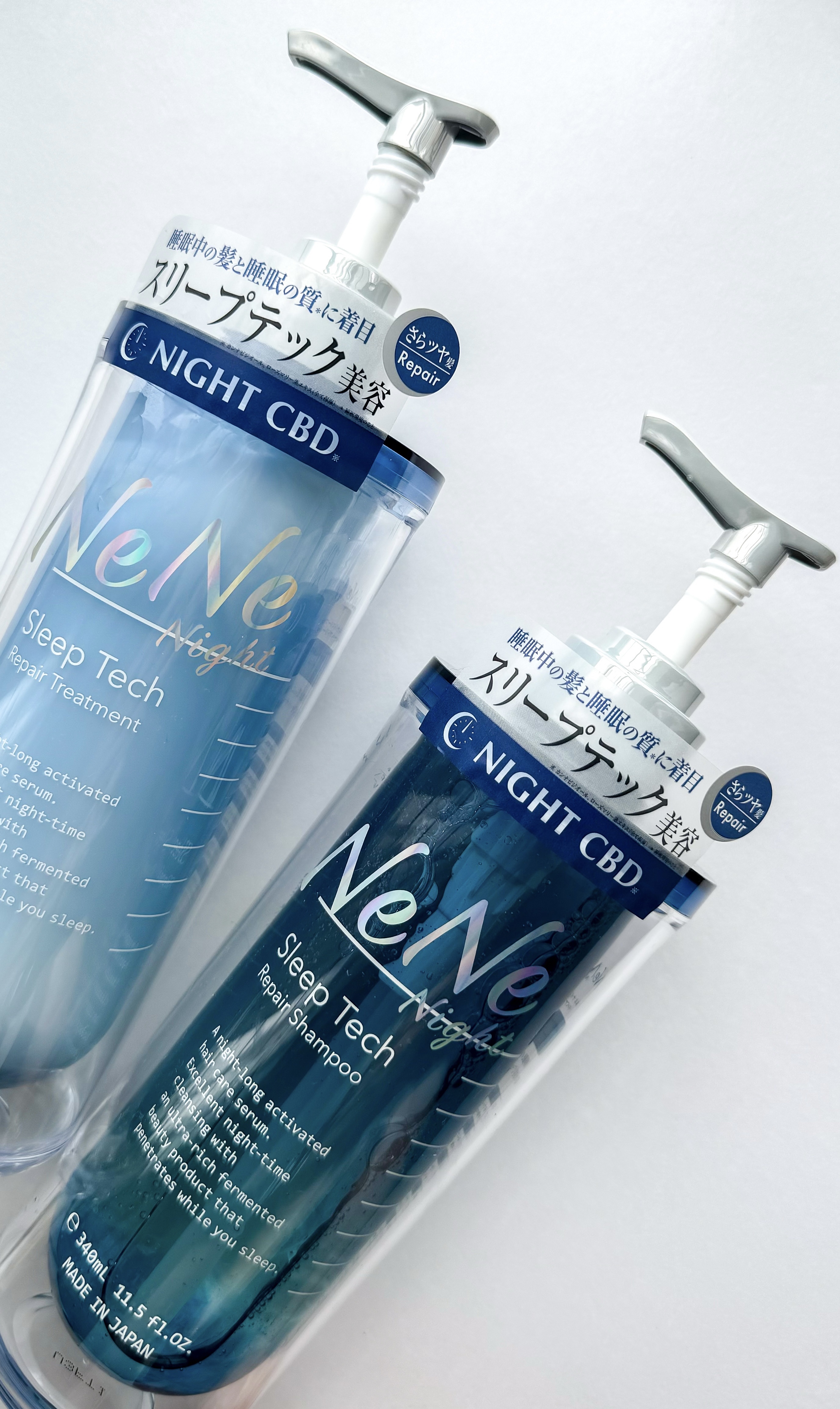 睡眠療法士〈快眠セラピスト〉の方と共同開発したシャンプートリートメント。
⁡
⁡
【シャンプー】

ラベンダーアロマの香りのシャンプー。
粘度は弱目のテクスチャーで
サラッとした印象でした。
⁡

泡立ちがよく、やわらかな泡が
頭皮までしっ