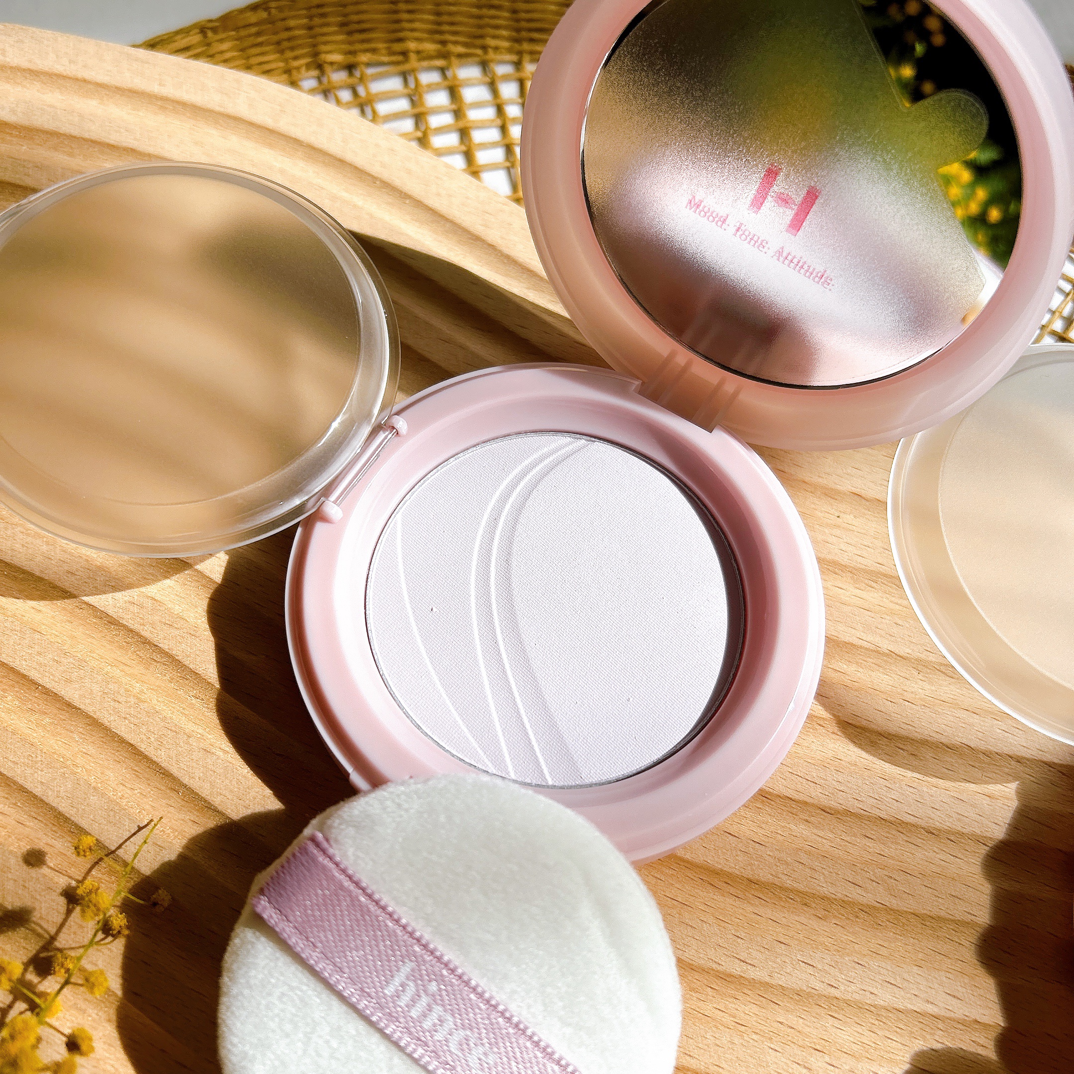 セカンドスキンエアリーパウダー/hince/プレストパウダーを使ったクチコミ（2枚目）