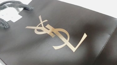 Yves Saint Laurentの新作ゲットしました〜💕💕
お母さんが進学祝いに買ってくれた😍
初のデパコス💄

ヴォリュプテプランプインカラー05
ハート部分がめちゃくちゃスーとして潤う💧✨
1時
