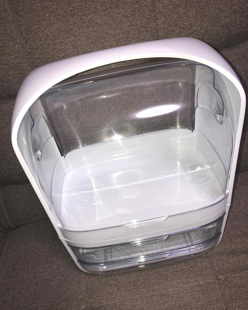 mari on LIPS 「コスメ収納ボックススキンケアを収納するため蓋付き、大容量の物を..」(2枚目)