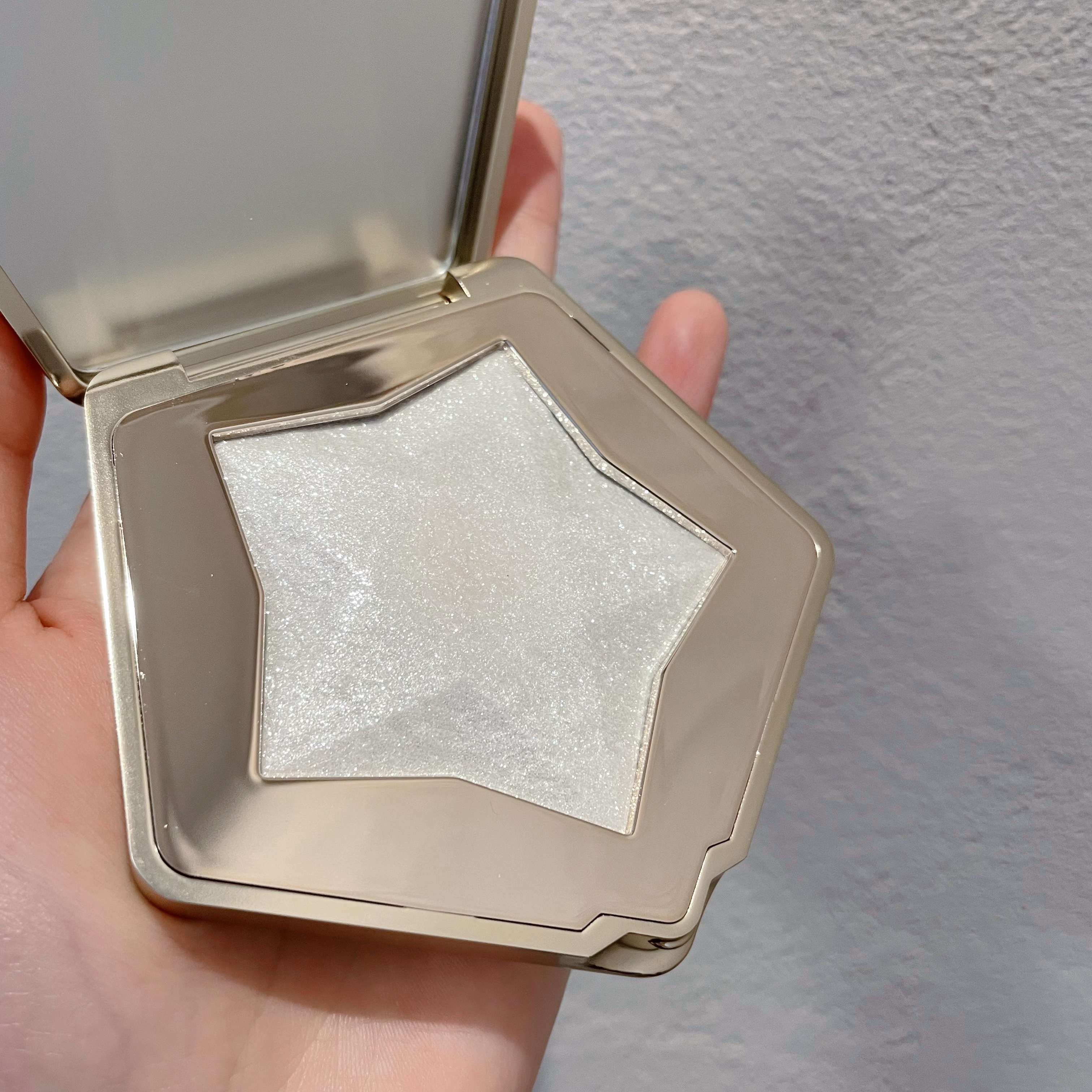 スターダストダイヤモンドハイライトパウダー/PERFECT DIARY/パウダーハイライトを使ったクチコミ（3枚目）