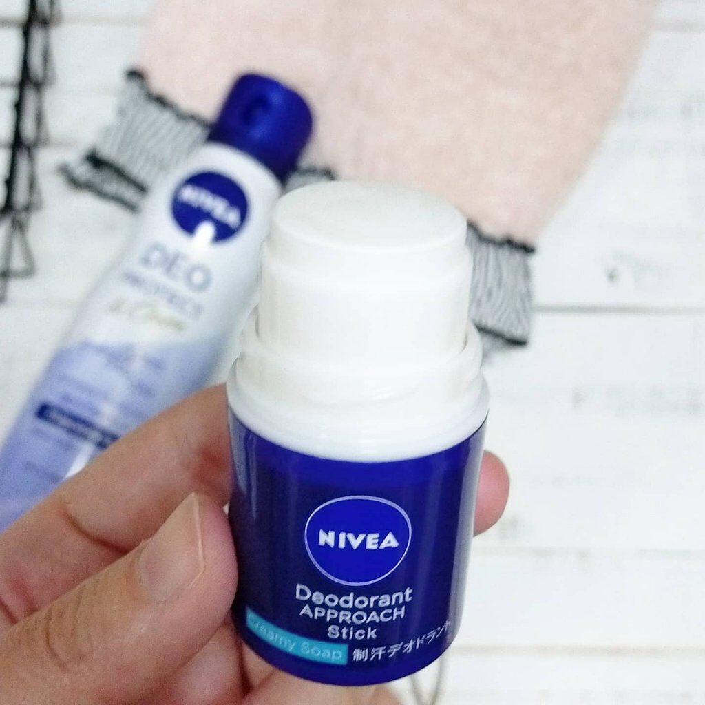ニベア デオドラント アプローチ スティック クリーミィソープの香りのクチコミ「スティックタイプで手が汚れないから良い！

直塗りできるからより密着感がほしいときはこちらでも.....」（2枚目）