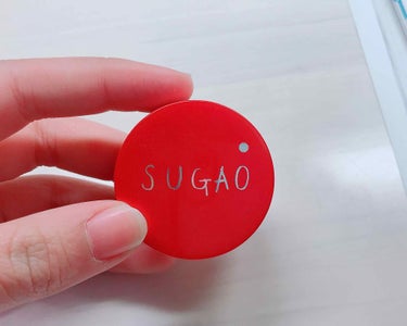 このチークは、SUGAOの
スフレ感チーク&リップ、じんわりレッド
という色です💫

SUGAOのお化粧品は、どれも伸ばすとサラサラ
になってくれます💗

このチークも少量をとって伸ばすと
3回くらいク