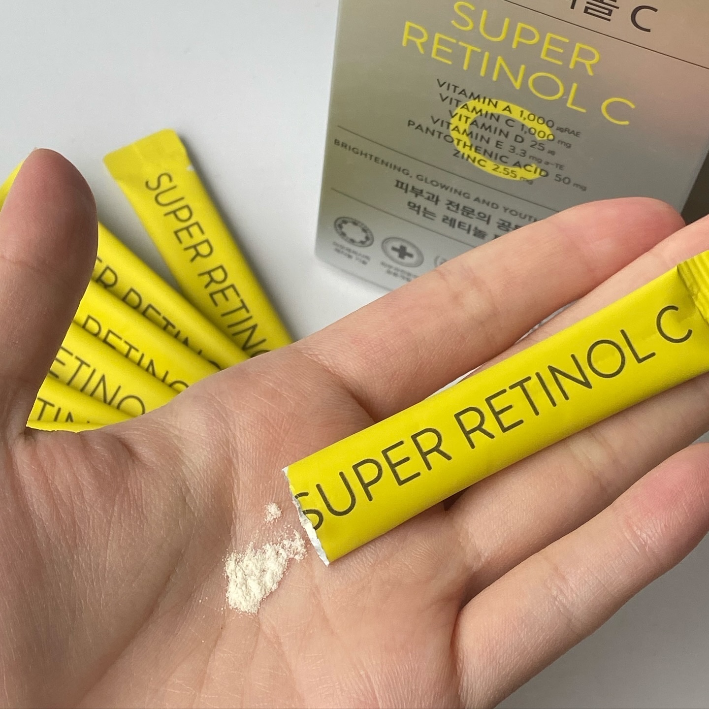 飲むレチノール🍋
敏感肌も安心して接種できるレチノールインナーケア🤍
ビタミンCまで配合されており、トーンアップ効果も期待できてもちろんケアまで出来る🥺

レチノール大好きで色んなレチノール試してだけど、飲むタイプは初めて💛
飲み始