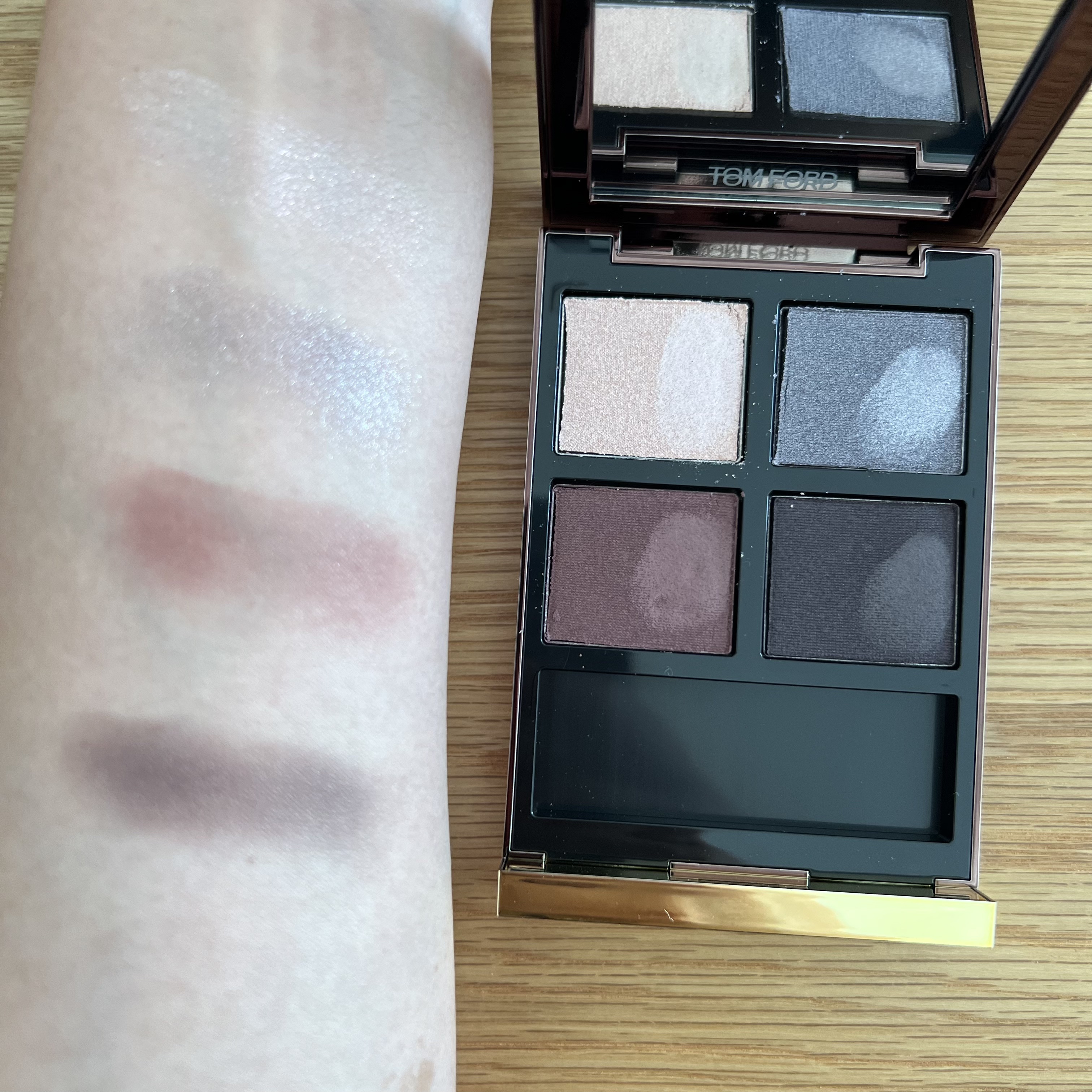 アイ カラー クォード C39 バイオレット サテン/TOM FORD BEAUTY/アイシャドウパレットを使ったクチコミ（3枚目）