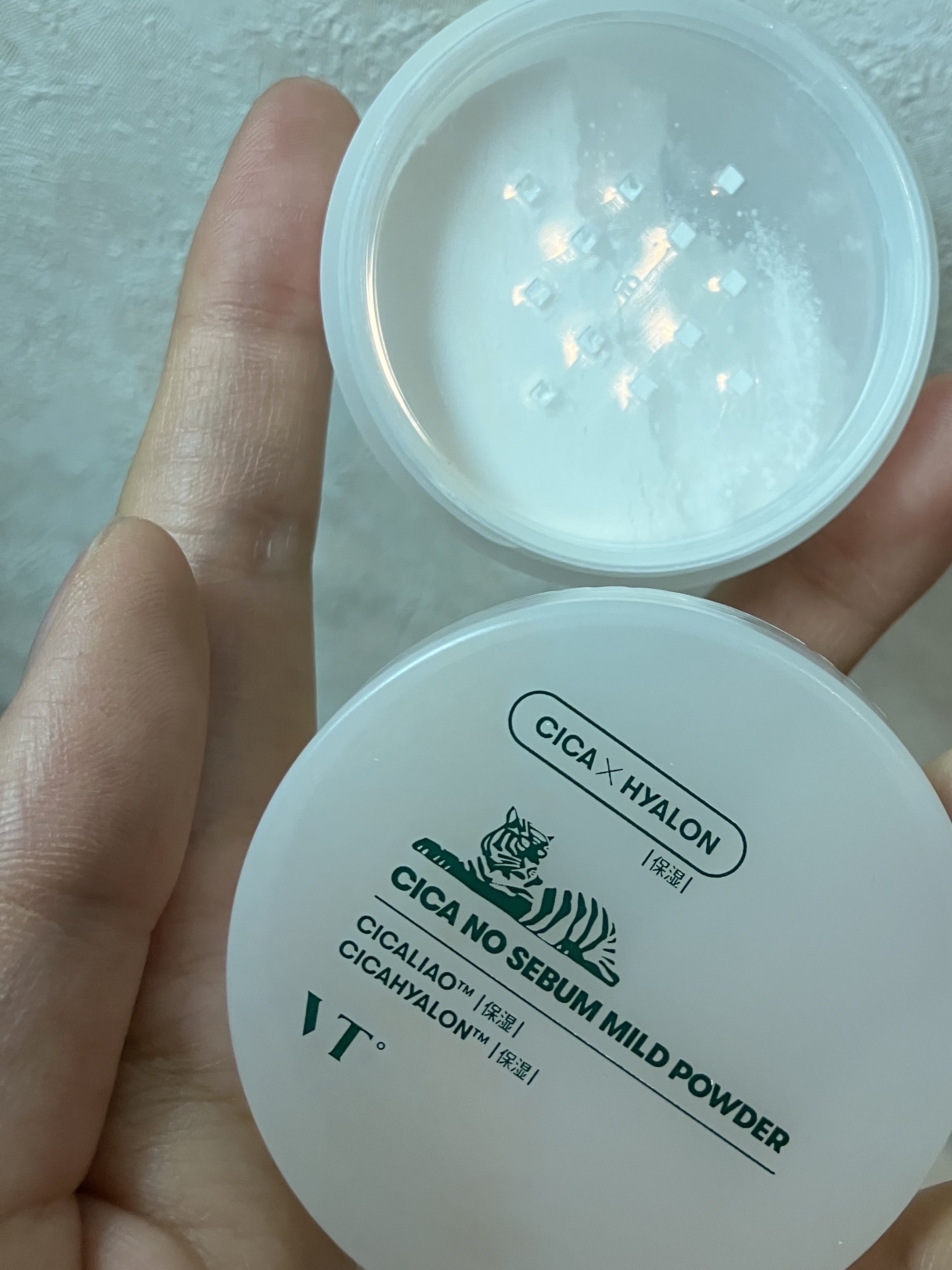 CICA ノーセバム マイルドパウダー/VT/ルースパウダーを使ったクチコミ（3枚目）