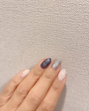 NAILTOWN ネイルシールのクチコミ「
#冬ネイル　💅

シルバーよりゴールド派だけど、やっぱり冬はシルバーに✨
雪の結晶シールが薄.....」（2枚目）