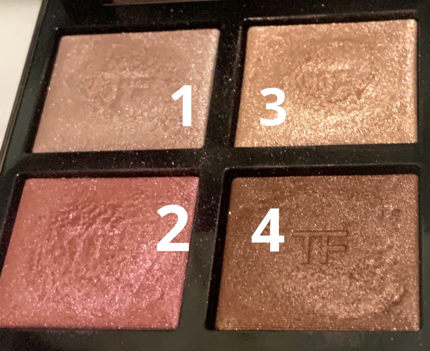 うまる on LIPS 「✨アイカラークォード42A✨左上①→ブルーとピンクのラメ色はベ..」(2枚目)