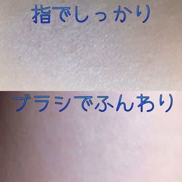 透明感を仕込む💙

何ともおしゃれで可愛すぎるブルーチーク✨

粉っぽさが全然なくてしっとり感のあるパウダーチークです。
適度なパール感があり、本当に肌に溶け込む仕上がりで、つけてます感はありません。

単色チークはハードルが高いので、ハイライトやチークのニュアンスチェンジに使用しています。


黄ぐすみがカバーされて透明感は確実に上がります！


ブラシも素晴らしい！
柔らかくて肌当たりが優しくて気持ちいいです😌

こだわりの斜めカットのラウンド形状で、広く均一に塗りやすい！ふんわり仕上がります。


#excel  #シームレストーンブラッシュ #シーショア
#チーク　#透明感　#ブルー　#ハイライト
 #スモーキーメイク の画像 その2