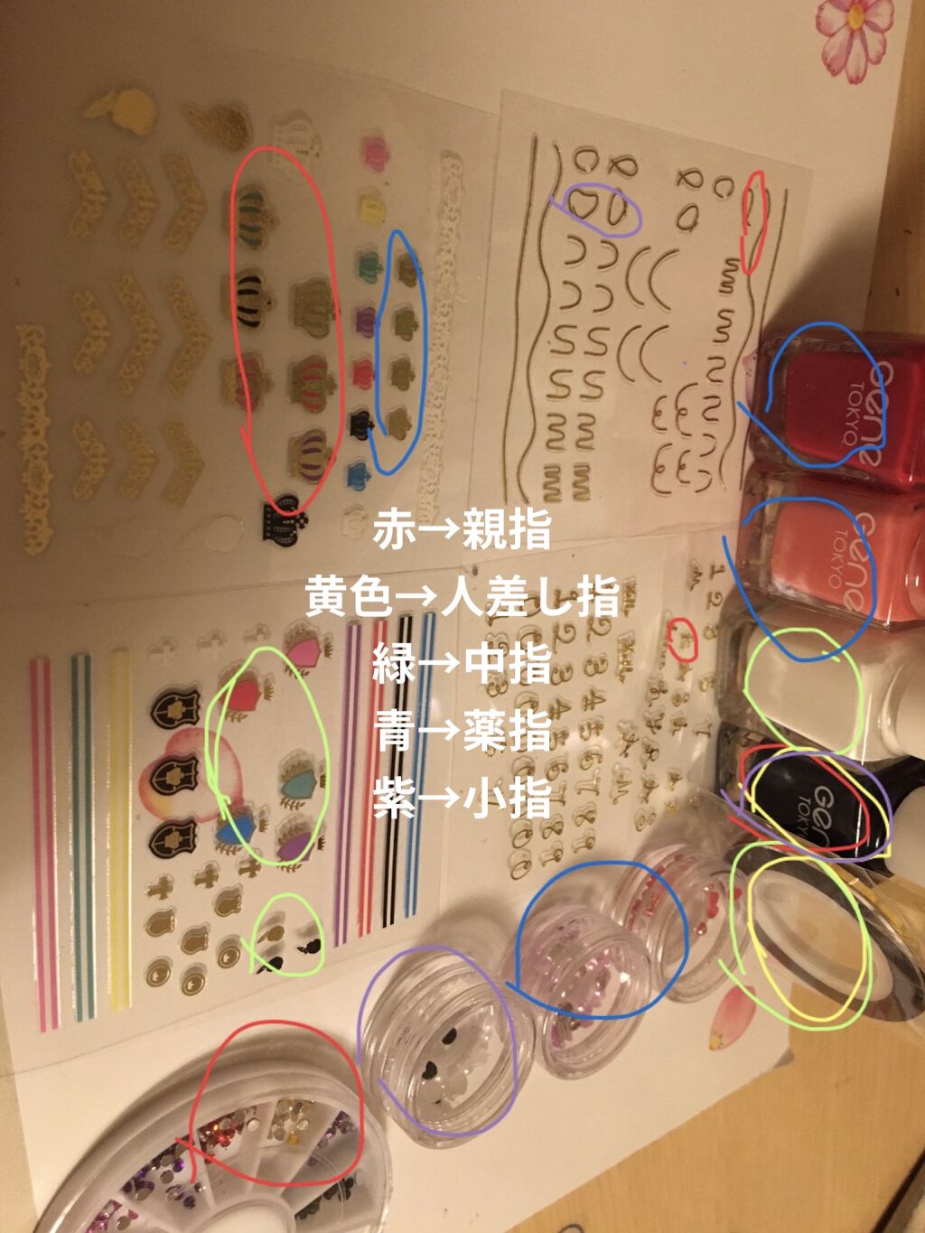 クレヨン ロイヤルネイルシール/キャンドゥ/ネイルシールを使ったクチコミ（2枚目）