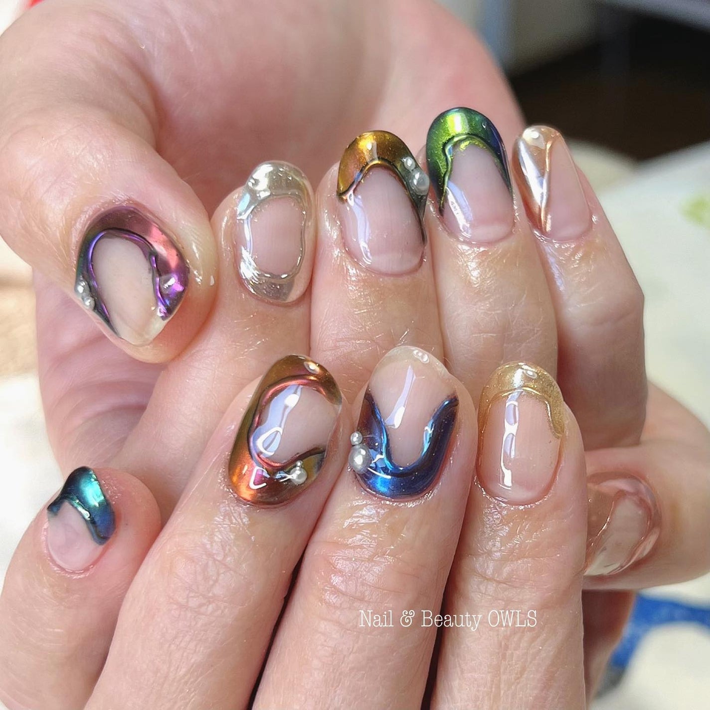 ぴよこれいと あうるす on LIPS 「ミラー変形フレンチ的な。最後に親指から小指まで、両手で使ったパ..」(1枚目)