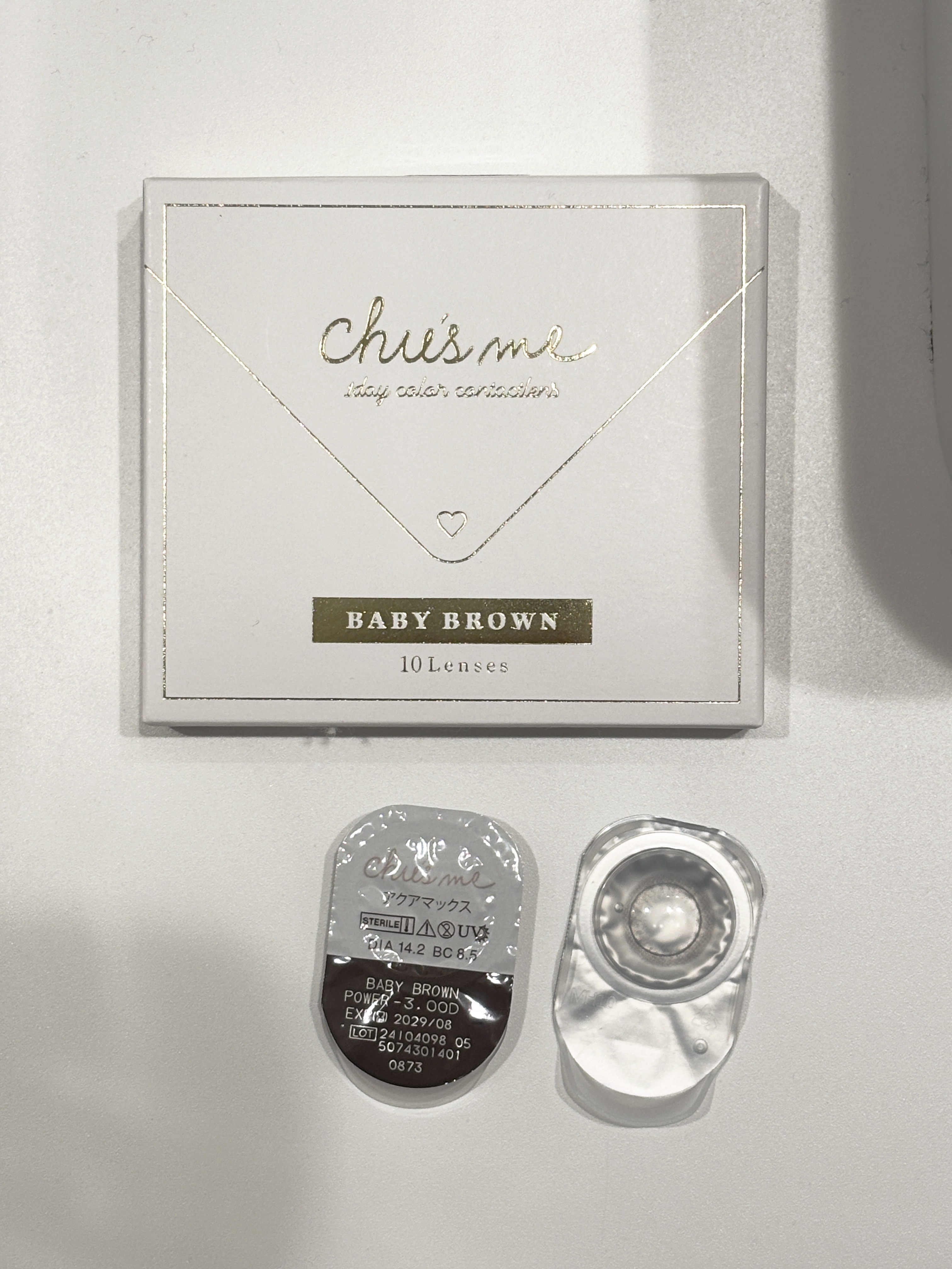  とてもナチュラルなカラコンです☘️

カラコン特有の着色のぶつぶつ感がなく、近くで見たり瞳を覗き込んでも裸眼に見えるほど自然なコンタクトでした。

出目により、普段はカラコンを付けるとカラコンしてる感が出てしまうのですが、裸眼を気持ち盛っ