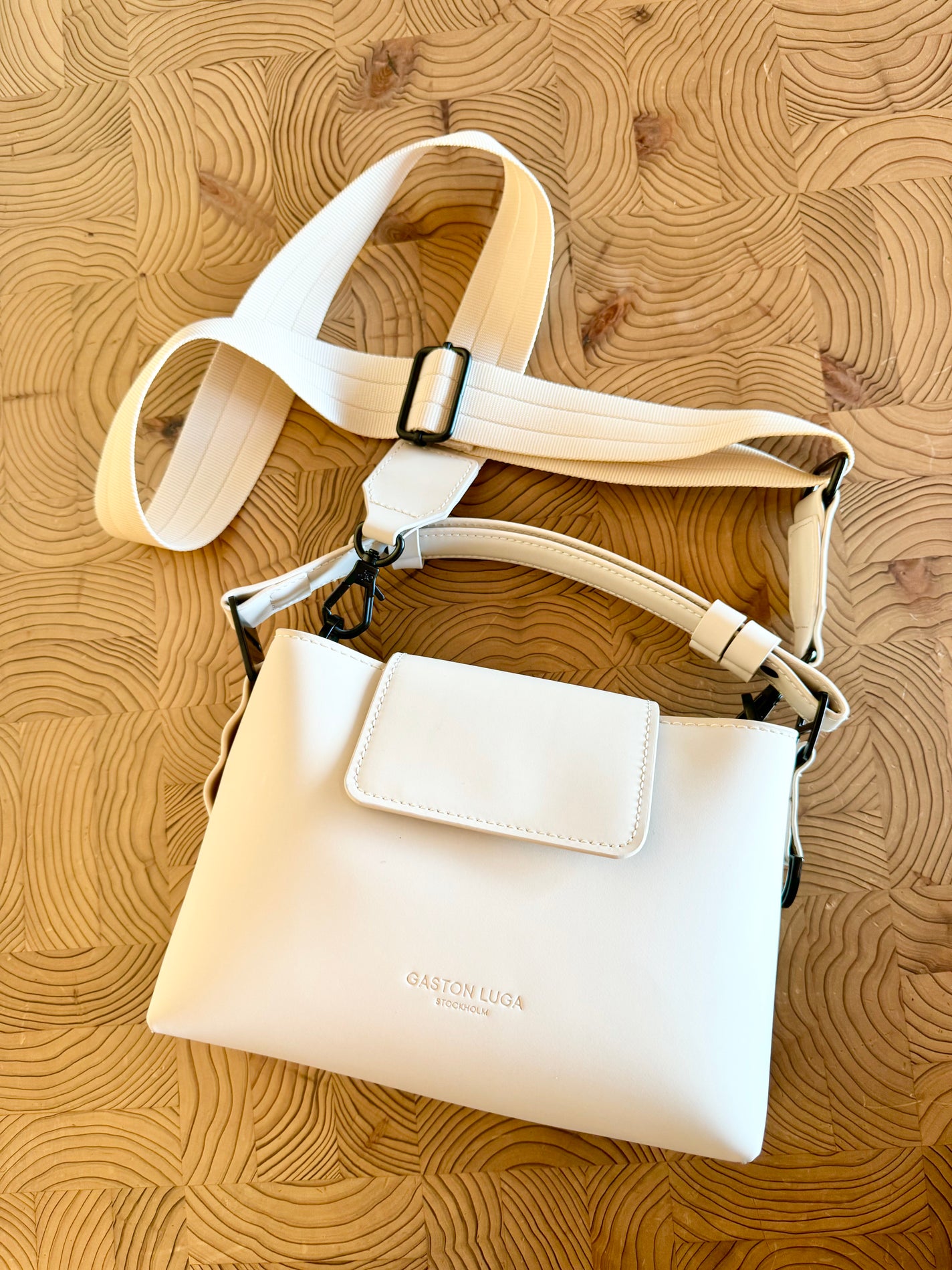 chia♥ on LIPS 「˗ˏˋお洒落なだけじゃない高機能バッグ🙆🏻♀️ˎˊ˗〖𝐆𝐀𝐒..」(3枚目)