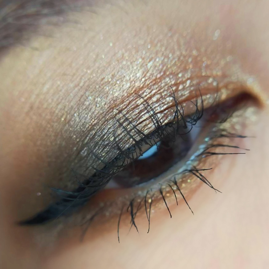 スパークラー アイシャドウ ゴールド クラッシュ/M・A・C/単色アイシャドウを使ったクチコミ（3枚目）