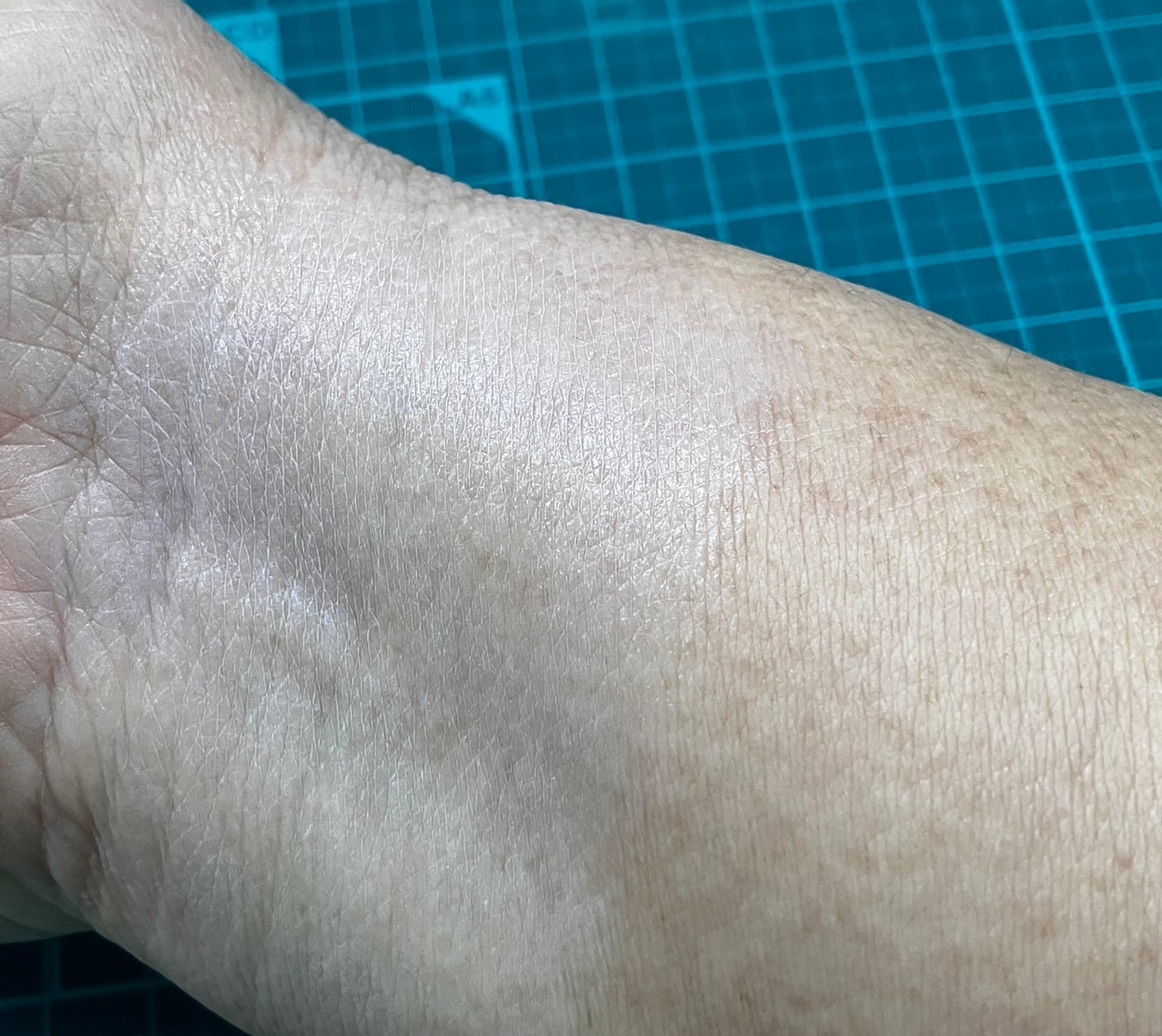 皮脂テカリ防止下地/CEZANNE/化粧下地を使ったクチコミ(4枚目)