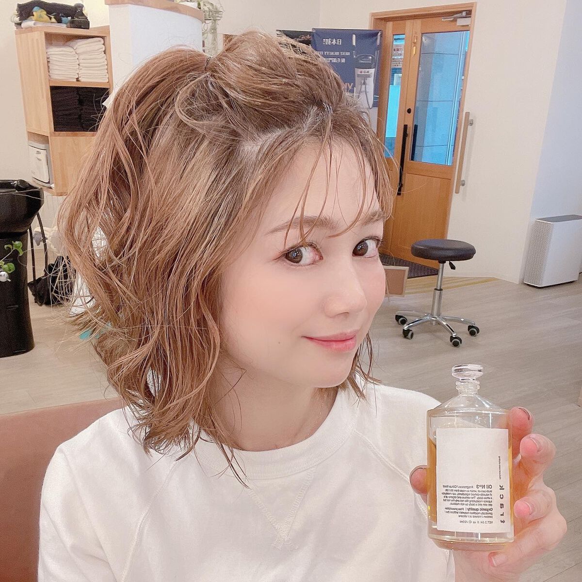 ふみ on LIPS 「髪きりましたー🥰長いのと短いの?どちらがお好き?😘スワイプして..」(1枚目)