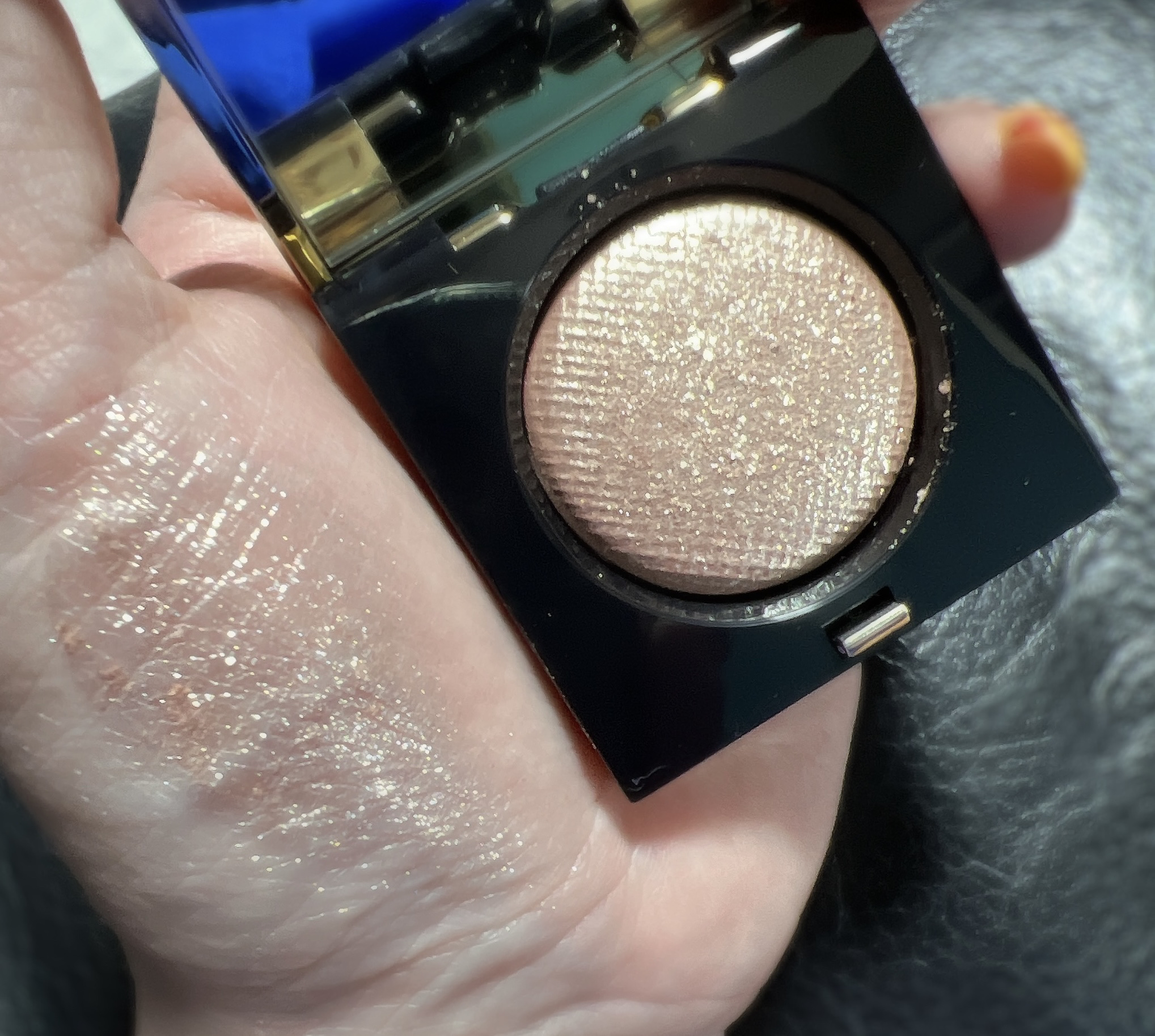 リュクスアイシャドウ/BOBBI BROWN/単色アイシャドウを使ったクチコミ（3枚目）