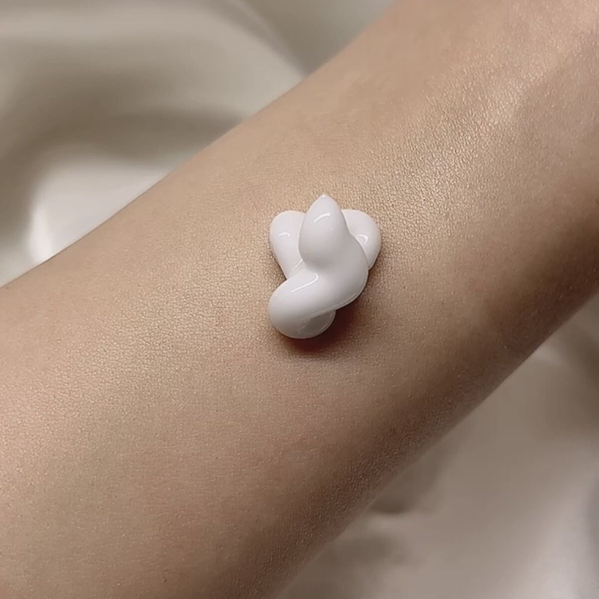 ドクダミミルキークリーム/enieni /フェイスクリームを使ったクチコミ（2枚目）