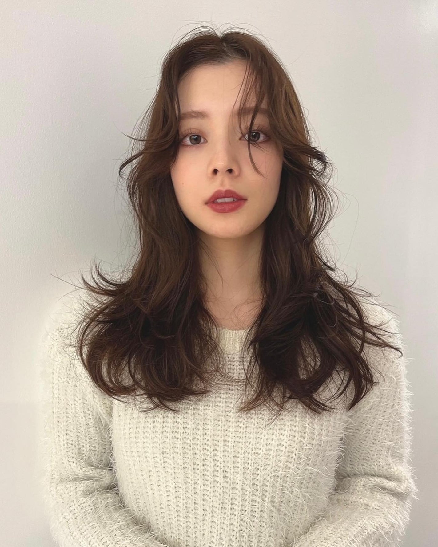 HARUNA on LIPS 「.たっぷりレイヤーで、ワンカールでお洒落なスタイルに✂️💕.顔..」(2枚目)