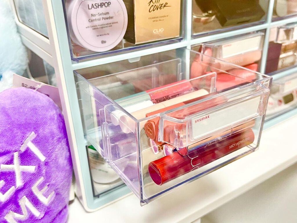 わっきー。 on LIPS 「記録としてメイク収納を。透明の引き出しで中が見えやすく、上下に..」(2枚目)
