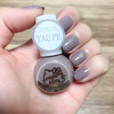 爪を染め替えた
ダイソーのサンリオネイル
TAUPE

思っていたよりも使いやすい！
発色も良いので二度塗りぐらいで十分かと思います✨
私はしっかり色を付けたかったので
三度塗りしてみました(*ˊᗜˋ)