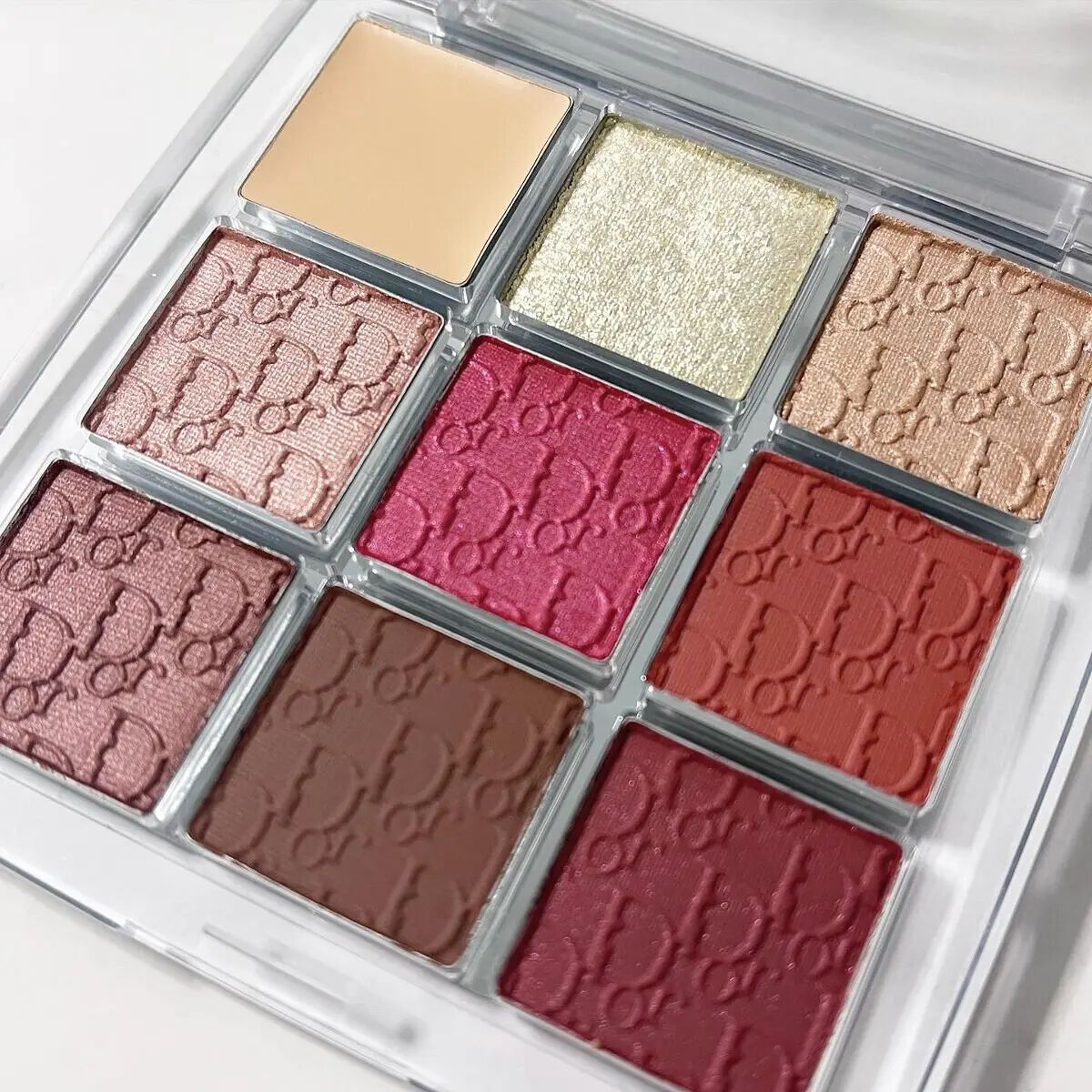 Dior Beauty Lovers on LIPS 「これからの肌寒いシーズンに温かみを添えてくれるような「ディオー..」(2枚目)