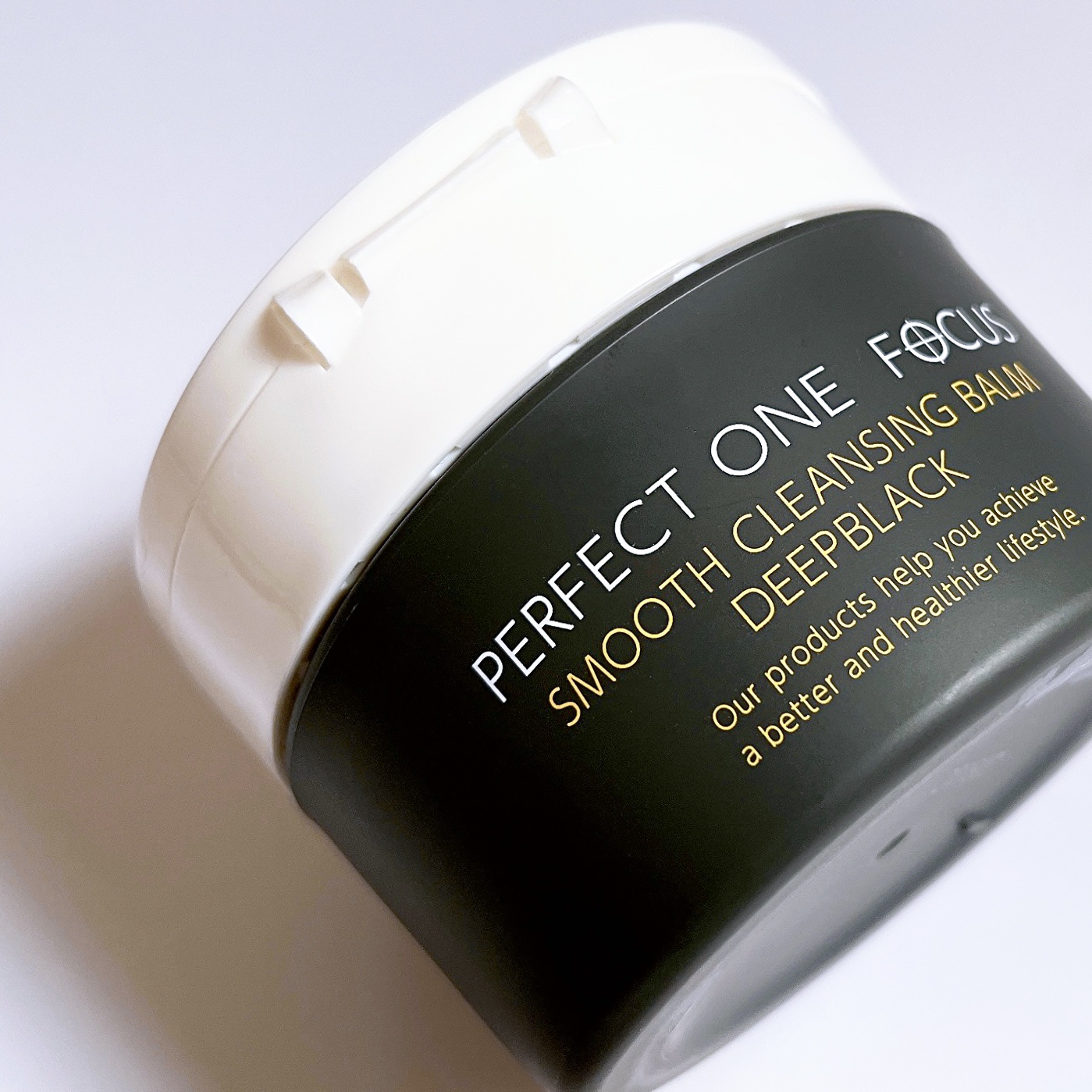 PERFECT ONE FOCUS
SMOOTH CLEANSING BALM DEEPBLACK
┈┈┈┈┈┈┈┈┈┈┈┈┈┈┈┈

濃いめのアイメイクやマスカラも落とせて、毛穴にも気持ち(？)効果あったかな。

ローズとオレンジをブレン