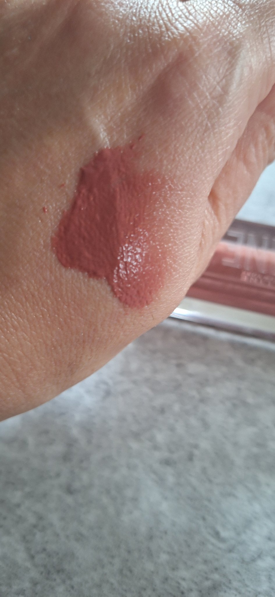 リフターシャイン 004 シルキーヌード/MAYBELLINE NEW YORK/リップグロスを使ったクチコミ（3枚目）