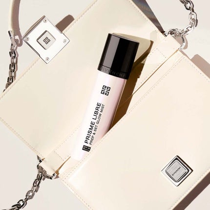 プリズム・リーブル・スキンケアリング・グロウ/GIVENCHY/リキッドファンデーションを使ったクチコミ(1枚目)