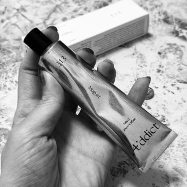 Addict ソリッドパフューム のクチコミ「🩶

A’ddict (エイディクト)
Solid Perfume (練り香水)

体温で溶か.....」（2枚目）