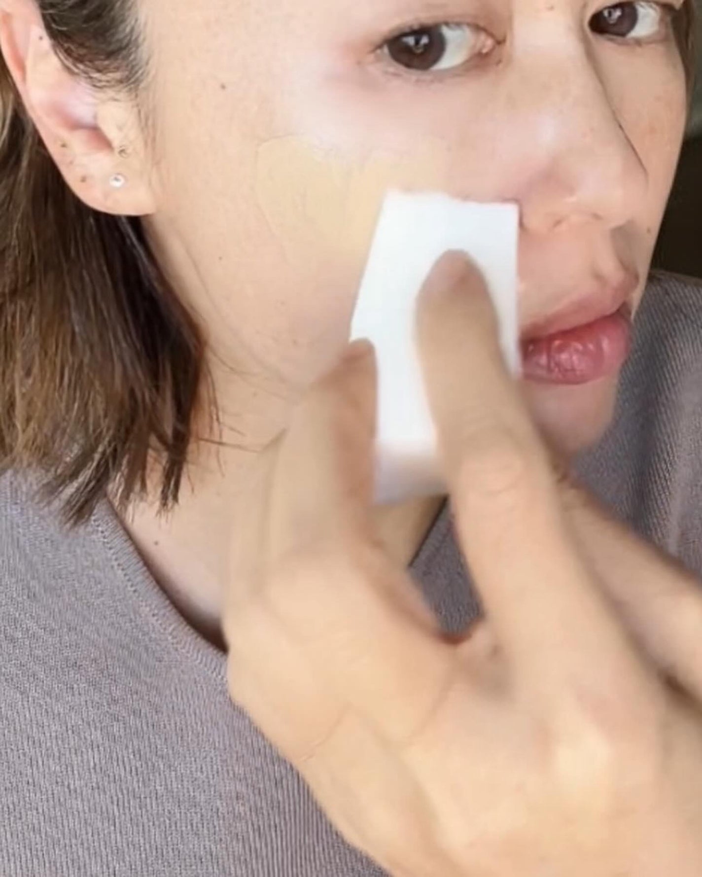 Miwa Kamise on LIPS 「#PR#ケサランパサラン✨大人の素肌感ファンデ💛❁.。.::...」(3枚目)