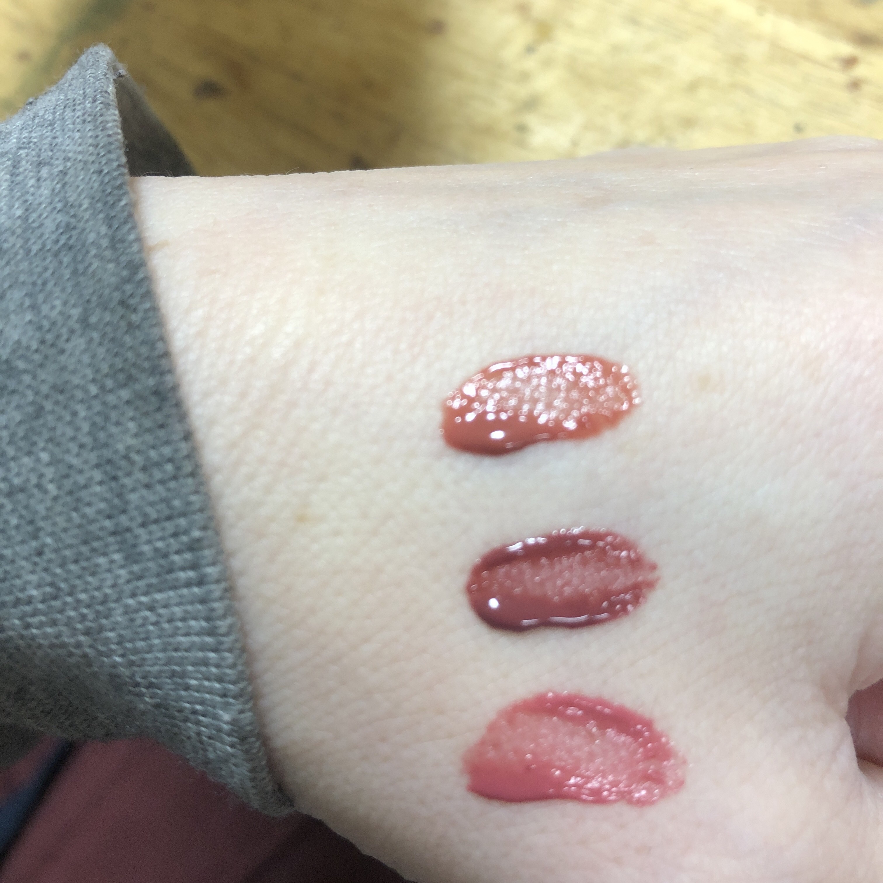 グリスニングウォータリングティント G09 グレープラバー/FlowerKnows/リップティントを使ったクチコミ（2枚目）