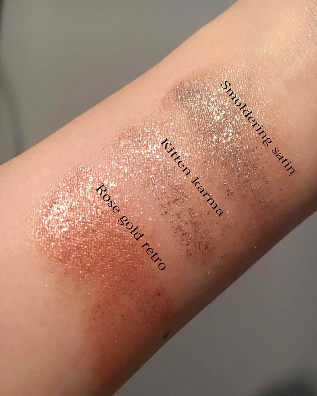 グリッター&グロウ リキッドアイシャドウ/stila/グリッターを使ったクチコミ（3枚目）