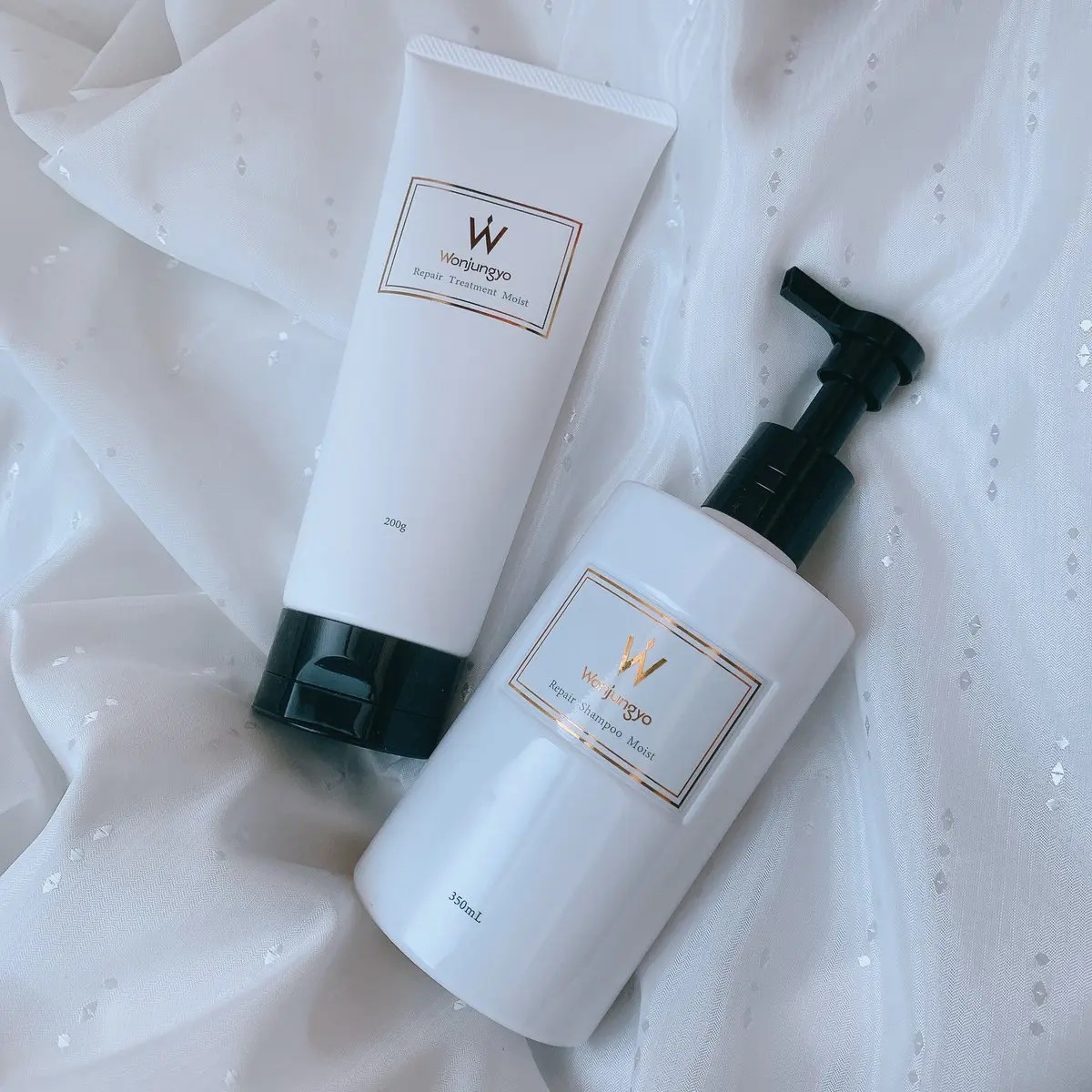 平野紫耀くんがアンバサダーしてて超人気の
#Wonjungyohair シャントリ🧴🫧
スムースとモイストの2種類あって私はパサつきが気になるのでモイストを選びました🌸
ムスクとティーが合わさったような芳醇な香りでとにかく仕上がりの良