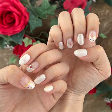 \\summer nail☀️//

こんにちは🌞
今回は夏のwhiteネイルをご紹介します！！

今回はアート2本にラメと雫を乗せたデザインにしました！
いつもよりかなり爪を短めにして、生活のしやすさ