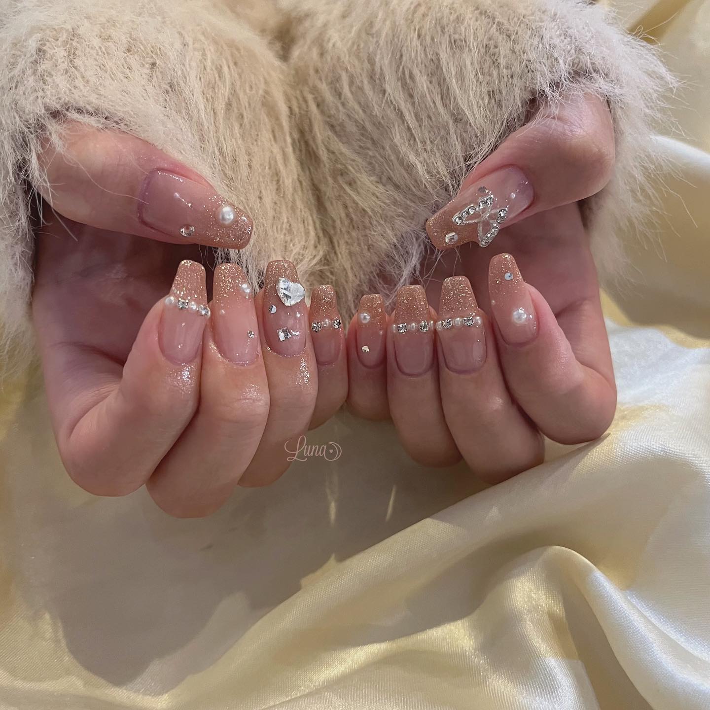 #ジェルネイル,#ワンカラーネイル,#ニュアンスネイル,#うるうるネイル,#ちゅるんネイル,#シンプルネイル,#パーツネイル,#透け感ネイル,#クリアネイル,#ぷっくりネイル,#ちぐはぐネイル,#韓国ネイル,#きらきらネイル,#うるつやネイル,#フレンチガーリーネイル,#蝶々ネイル,#ラメグラネイル,#ピンクネイルのネイルデザイン