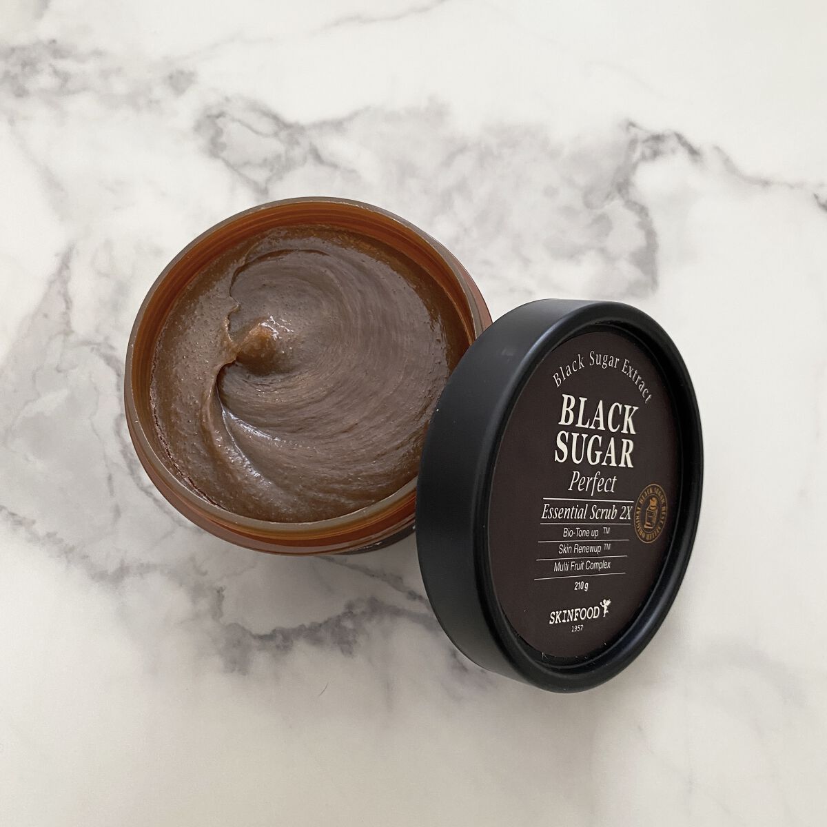 ブラックシュガー パーフェクト エッセンシャル スクラブ2X/SKINFOOD/洗い流すパック・マスクを使ったクチコミ（1枚目）