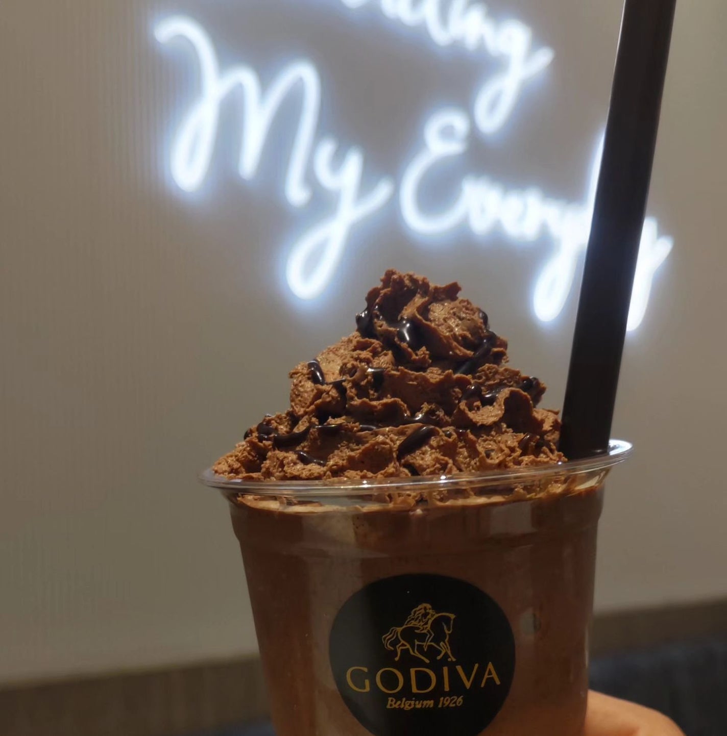 ひろちゃん on LIPS 「ゴディバカフェ本日初めてのcafe☕GODIVAcafe***..」(6枚目)